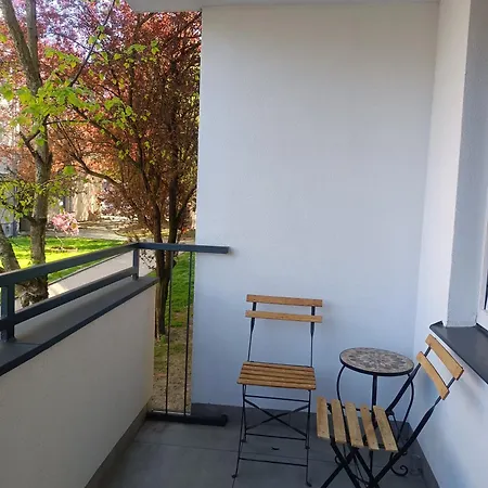 Cozy 2 Bedrooms Raciborska Krakow